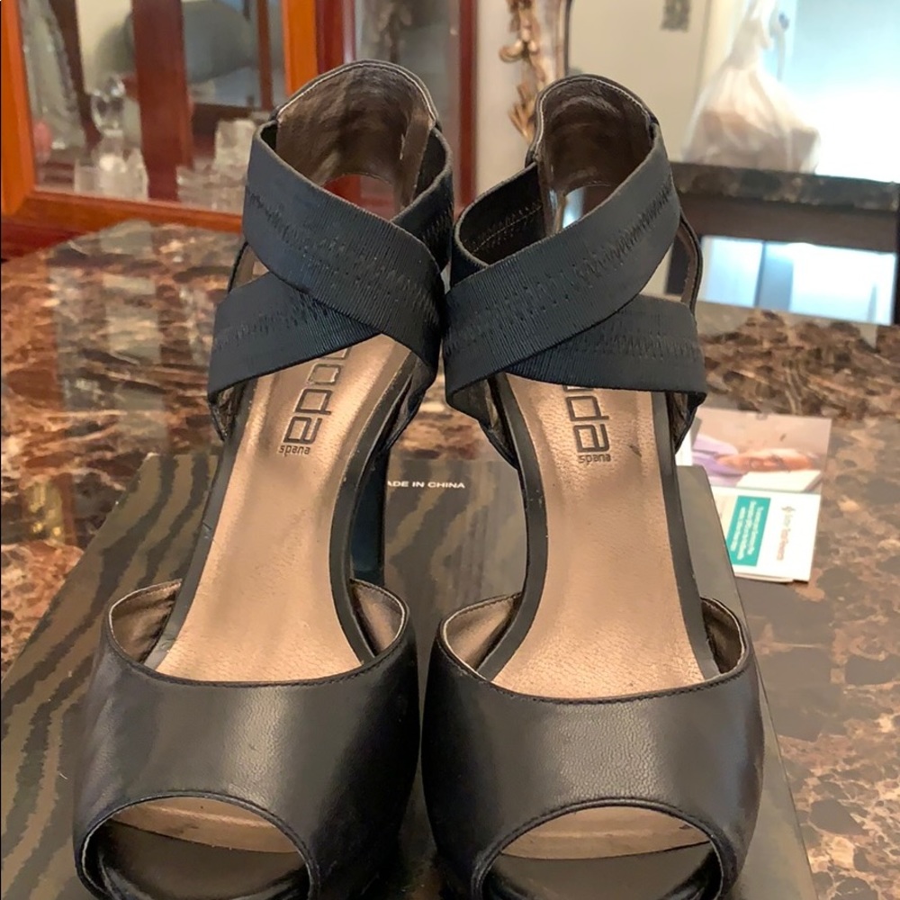 Women’s shoes size 8